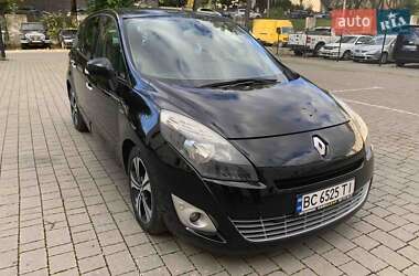 Минивэн Renault Grand Scenic 2011 в 