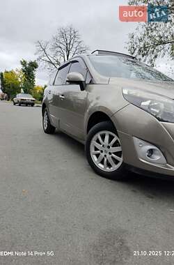 Минивэн Renault Grand Scenic 2010 в 
