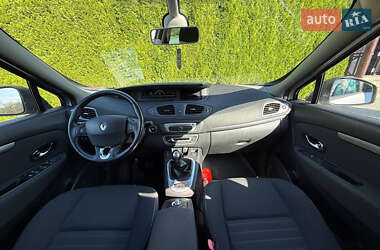Минивэн Renault Grand Scenic 2015 в 