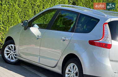 Минивэн Renault Grand Scenic 2015 в 