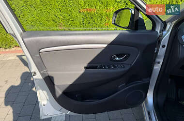 Минивэн Renault Grand Scenic 2015 в 
