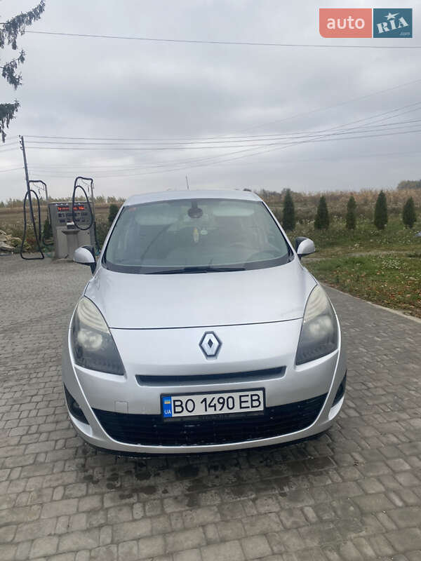 Минивэн Renault Grand Scenic 2010 в 