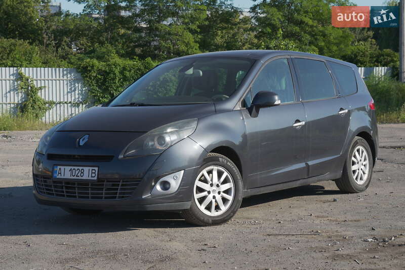 Минивэн Renault Grand Scenic 2010 в 