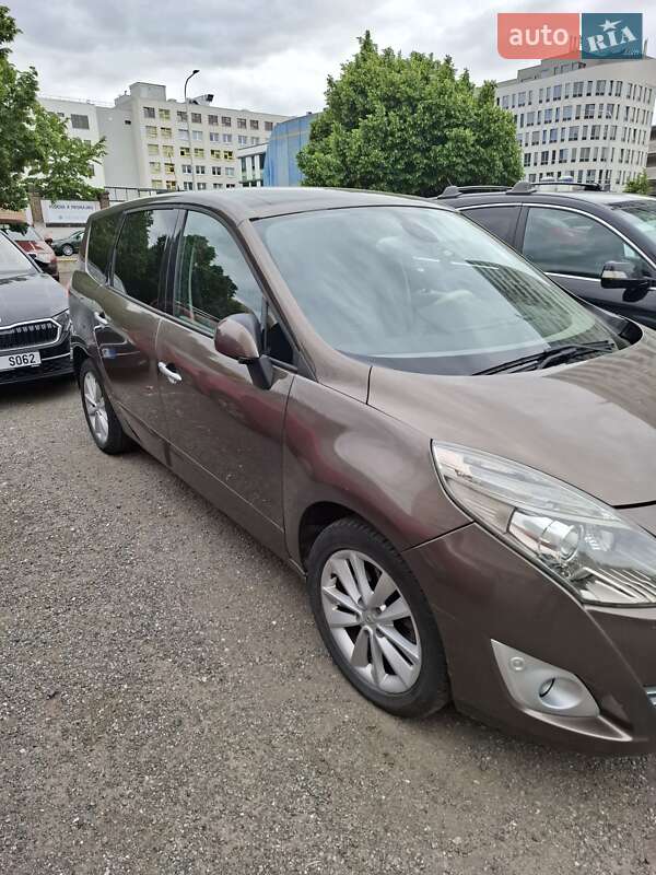 Минивэн Renault Grand Scenic 2009 в Ватутино