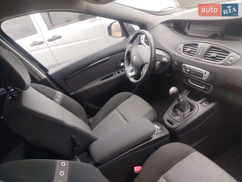 Минивэн Renault Grand Scenic 2013 в Ровно
