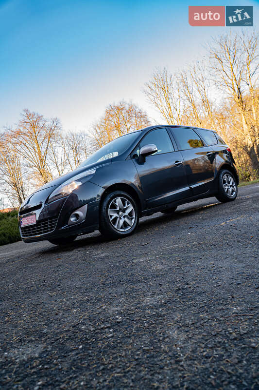 Минивэн Renault Grand Scenic 2011 в Бурштыне