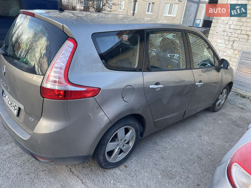Минивэн Renault Grand Scenic 2010 в Вараше