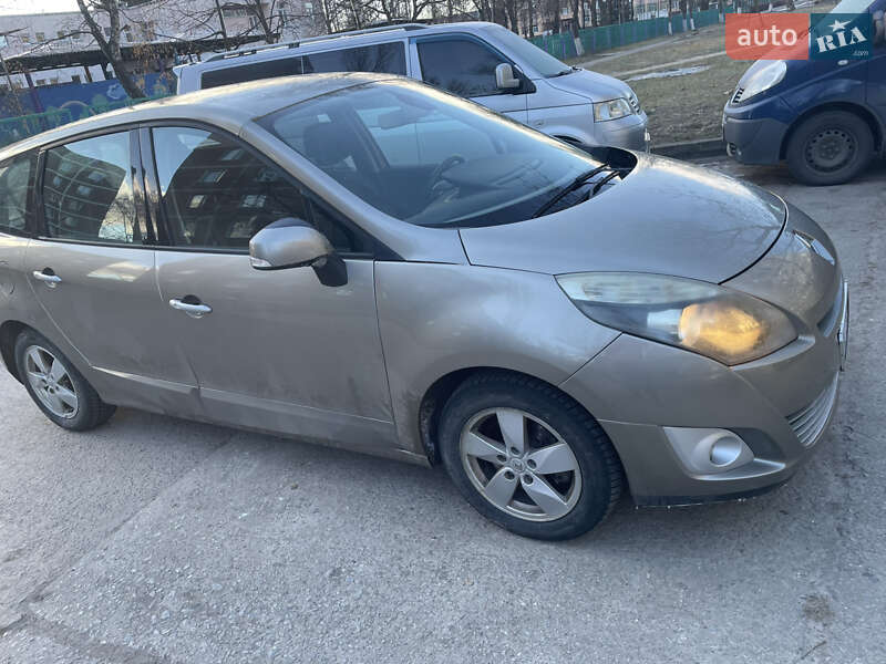 Минивэн Renault Grand Scenic 2010 в Вараше