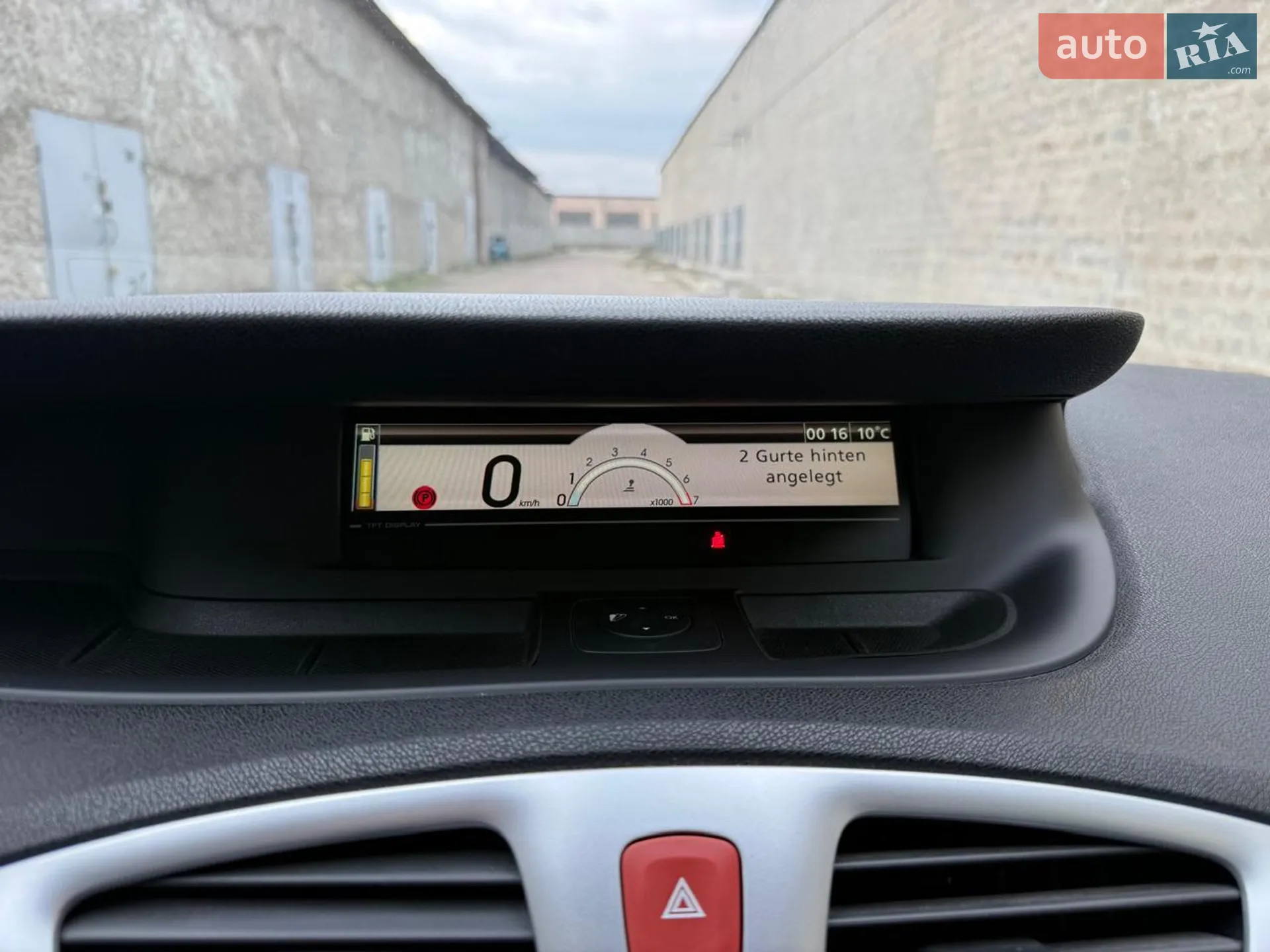 2010 Renault Scenic - мініатюра 16