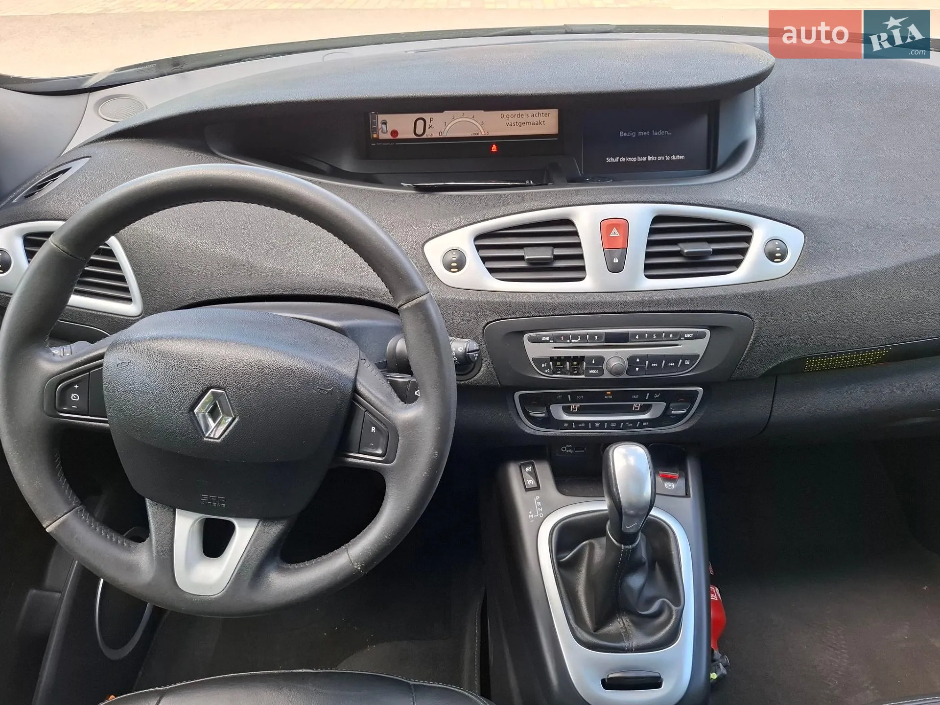 2010 Renault Scenic - мініатюра 17