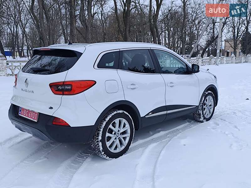 Внедорожник / Кроссовер Renault Kadjar 2016 в Новоархангельске