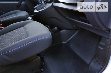 Вантажопасажирський фургон Renault Kangoo 2015 в 
