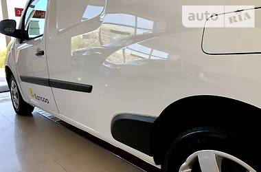 Вантажопасажирський фургон Renault Kangoo 2015 в 