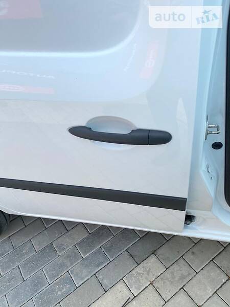 Вантажопасажирський фургон Renault Kangoo 2016 в Луцьку