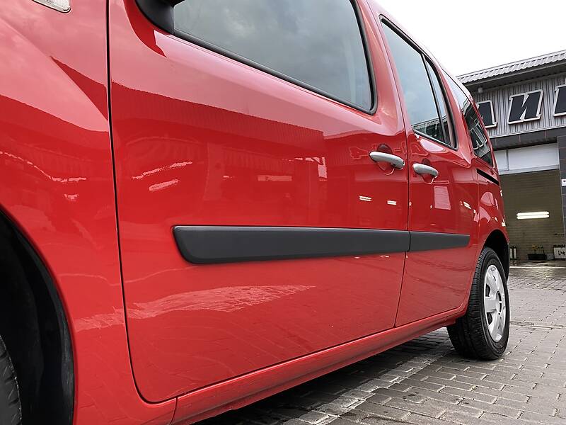 Вантажопасажирський фургон Renault Kangoo 2015 в Луцьку