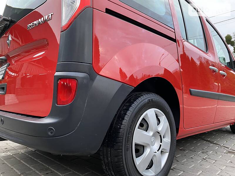 Вантажопасажирський фургон Renault Kangoo 2015 в Луцьку