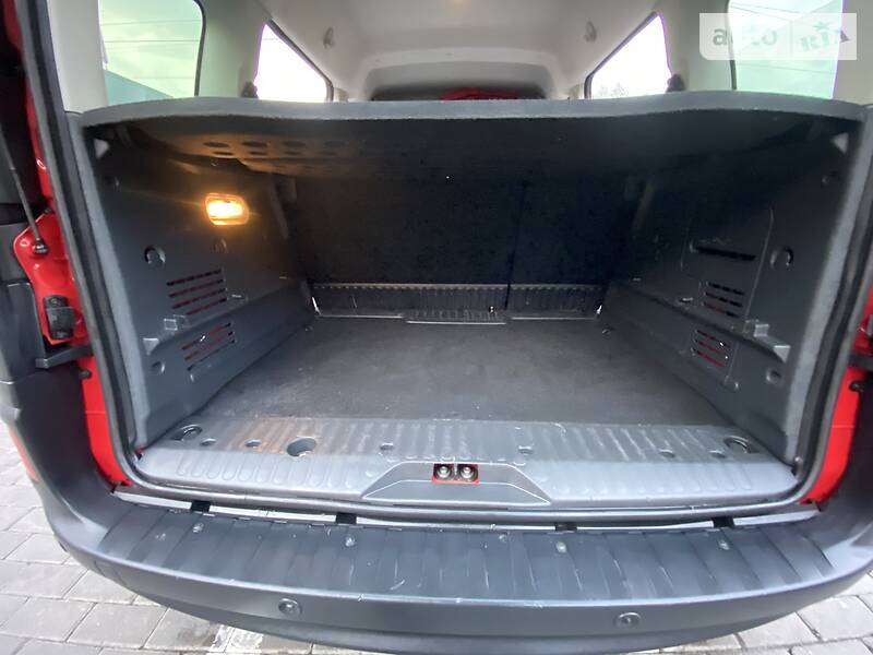 Вантажопасажирський фургон Renault Kangoo 2015 в Луцьку