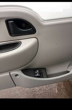 Минивэн Renault Kangoo 2003 в 