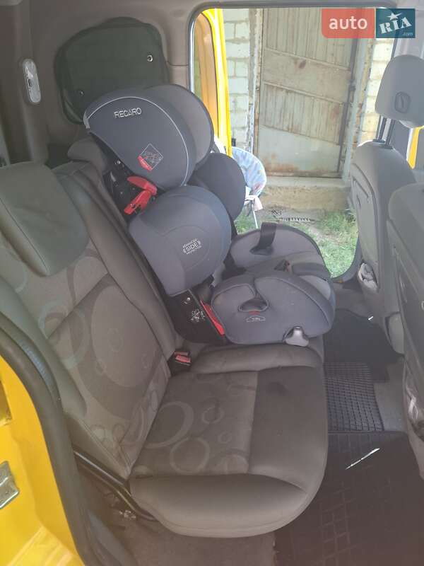 Минивэн Renault Kangoo 2015 в Ужгороде