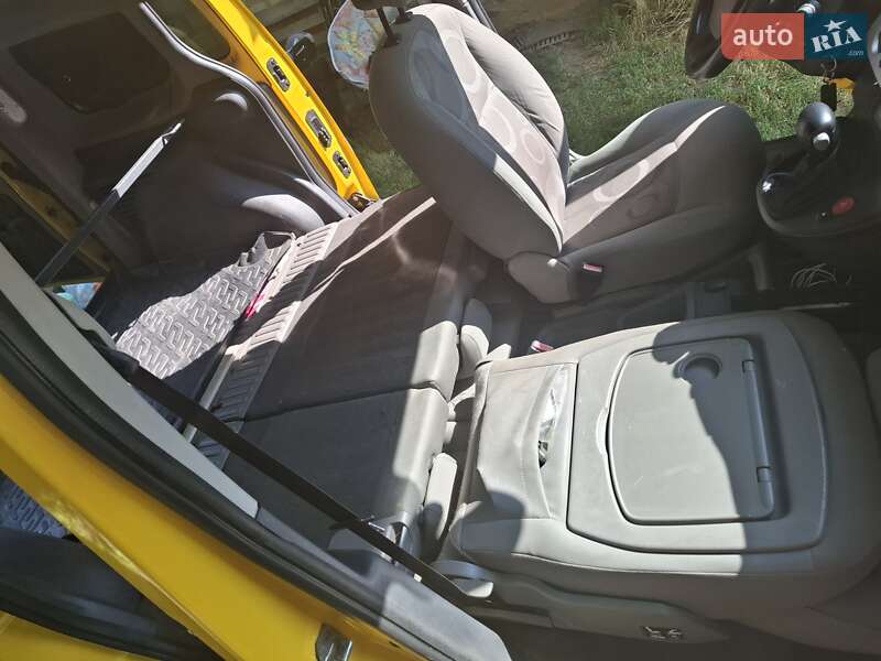 Минивэн Renault Kangoo 2015 в Ужгороде