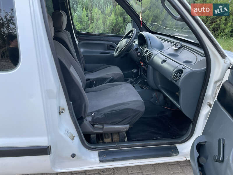 Минивэн Renault Kangoo 2000 в Кицмани