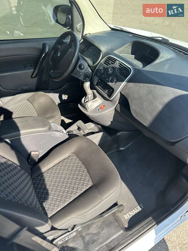 Грузовой фургон Renault Kangoo 2015 в Хороле фото 8 Грузовой фургон Renault Kangoo 2015 в Хороле