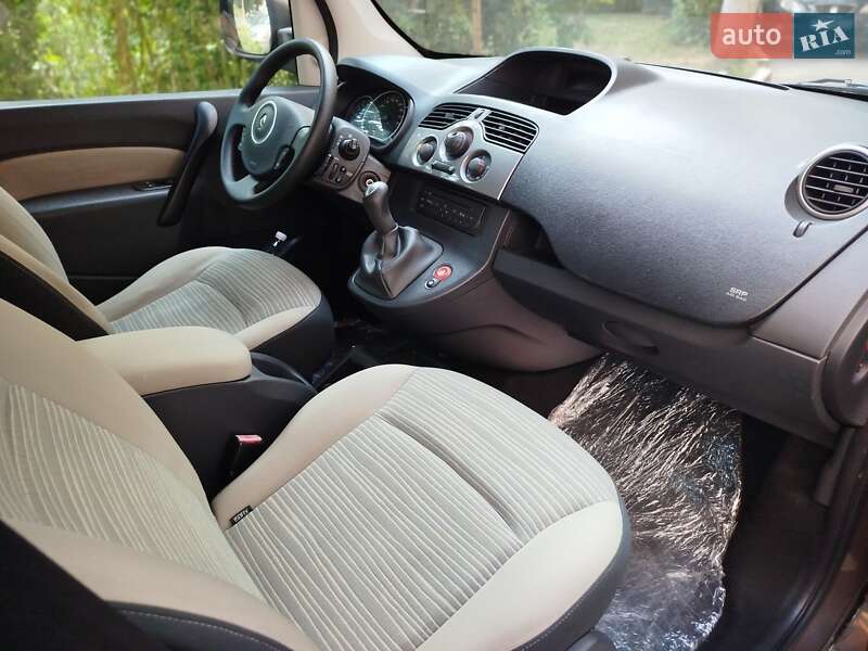 Минивэн Renault Kangoo 2011 в Ровно