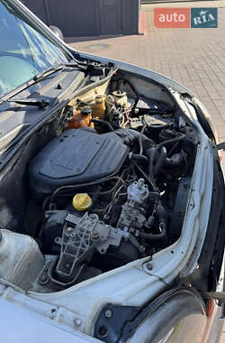 Грузовой фургон Renault Kangoo 2000 в 