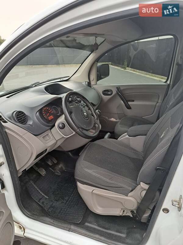 Минивэн Renault Kangoo 2009 в Перегинском