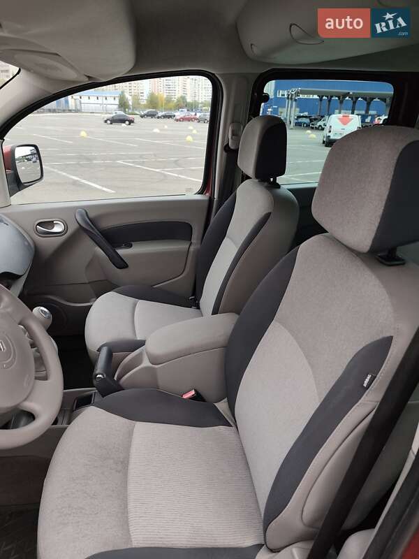 Минивэн Renault Kangoo 2010 в Киеве