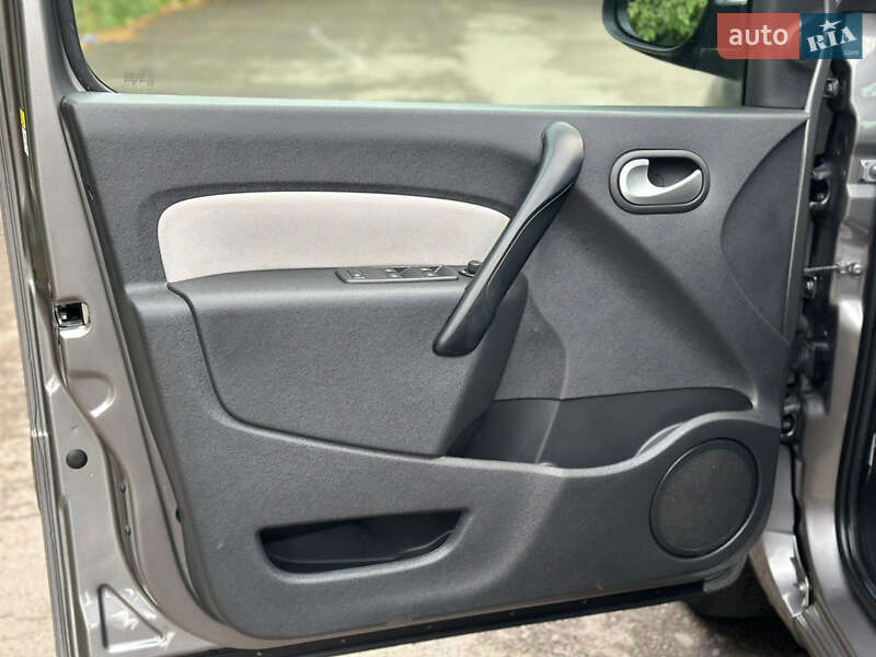 Минивэн Renault Kangoo 2015 в Ровно