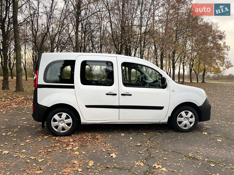 Минивэн Renault Kangoo 2011 в Владимире