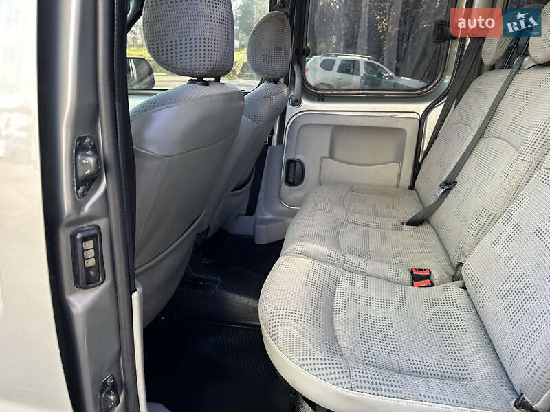 Мінівен Renault Kangoo 2004 в Чернівцях