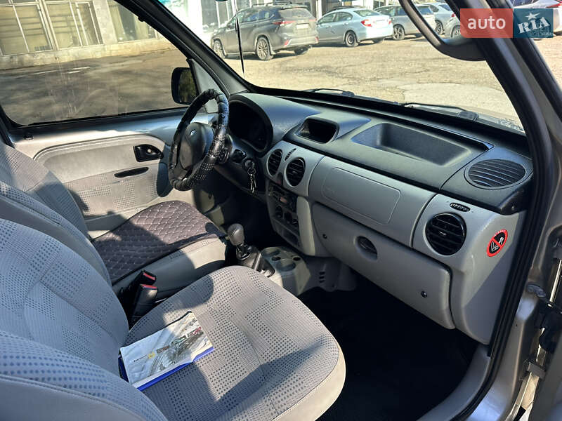 Мінівен Renault Kangoo 2004 в Чернівцях