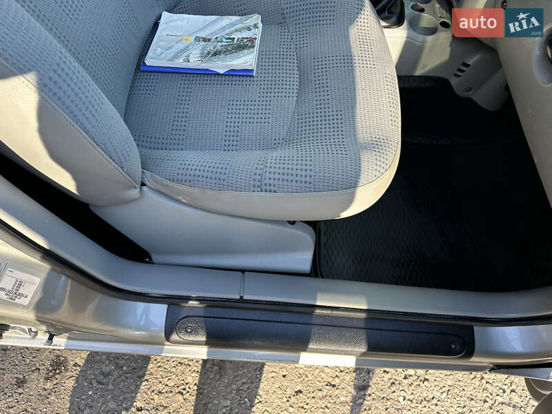 Мінівен Renault Kangoo 2004 в Чернівцях