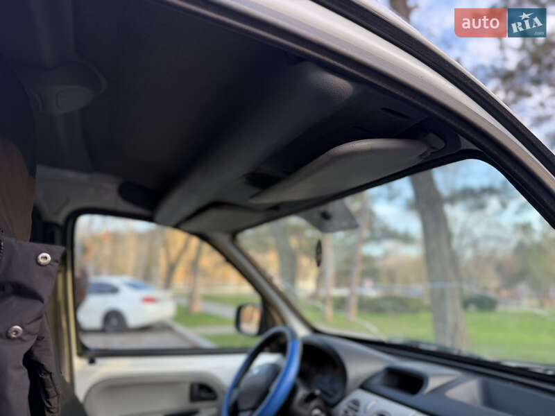 Грузовой фургон Renault Kangoo 2006 в Николаеве