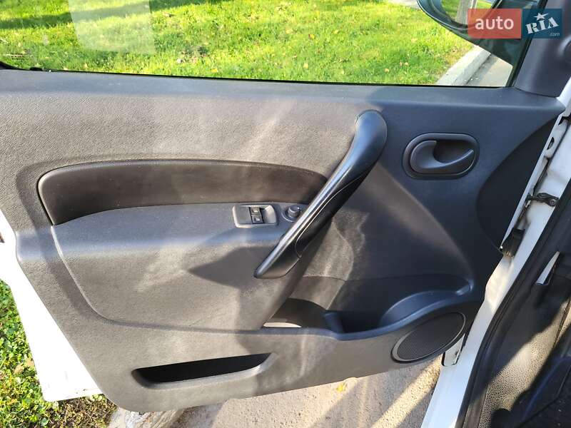 Другие грузовики Renault Kangoo 2013 в Ровно фото 3 Другие грузовики Renault Kangoo 2013 в Ровно