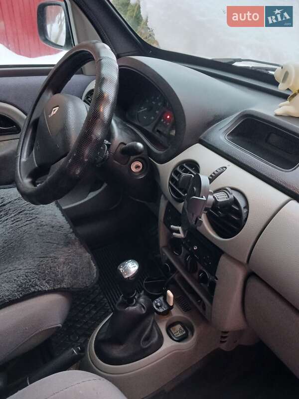 Минивэн Renault Kangoo 2004 в Городке