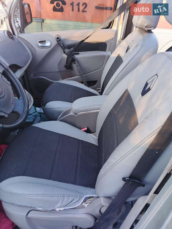 Минивэн Renault Kangoo 2010 в Каменском