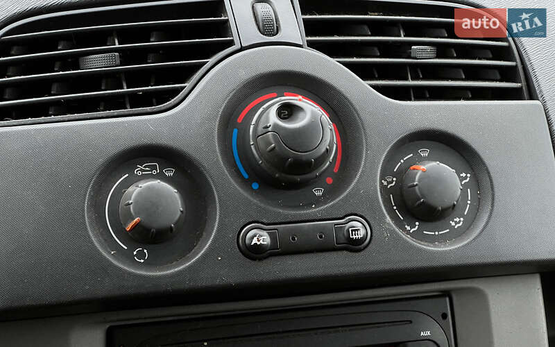 Грузовой фургон Renault Kangoo 2013 в Львове