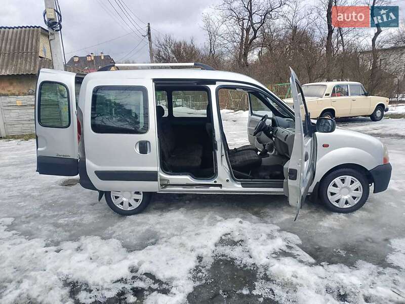 Минивэн Renault Kangoo 2002 в Киеве