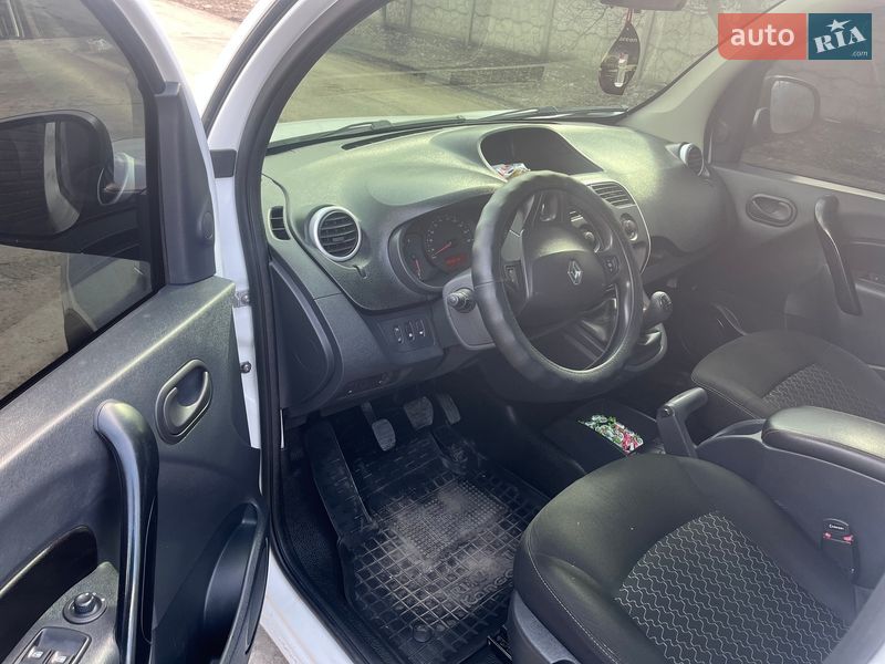 Минивэн Renault Kangoo 2015 в Обуховке