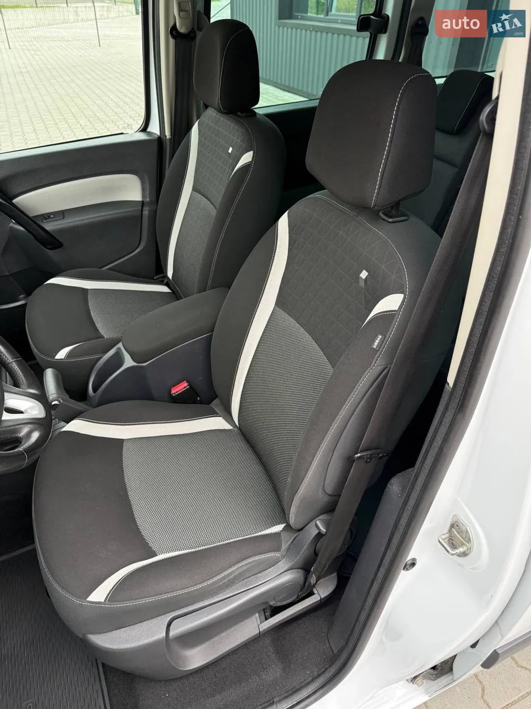 2016 Renault Kangoo - мініатюра 96