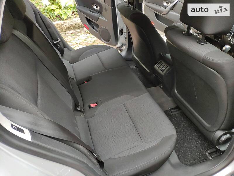 Универсал Renault Laguna 2010 в Ровно