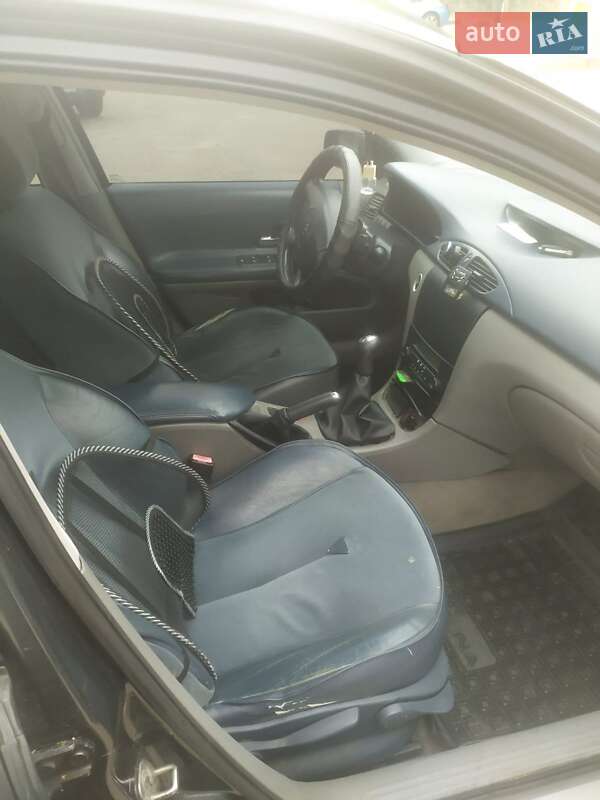 Лифтбек Renault Laguna 2002 в Ровно