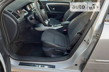 Лифтбек Renault Laguna 2011 в 