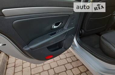 Лифтбек Renault Laguna 2011 в 