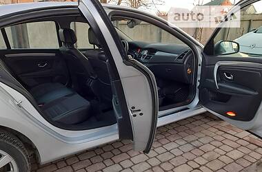 Лифтбек Renault Laguna 2011 в 