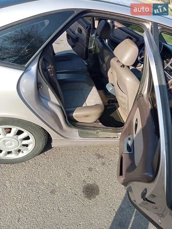 Лифтбек Renault Laguna 2001 в Черноморске