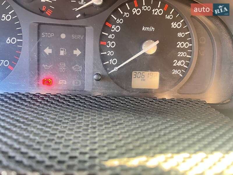 Лифтбек Renault Laguna 2002 в Верхнеднепровске